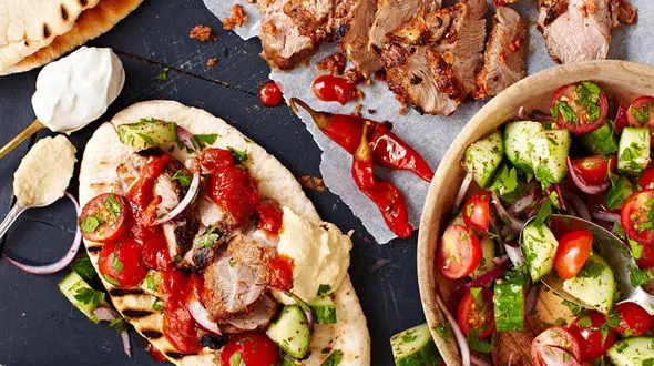 تهیه بوقلمون کبابی با سبزیجات معطر در خانه+دستور پخت