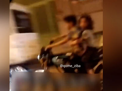 فیلم موتورسواری دو بچه قد و نیم قد در قم ! /  خانواده هایشان باید بازخواست شوند