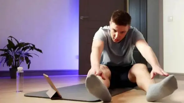 چه عواملی مانع لمس انگشتان پا در برخی افراد می‌ شود؟