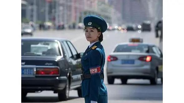 استخدام زیباترین دختران برای پلیس راهنمایی و رانندگی +عکس 