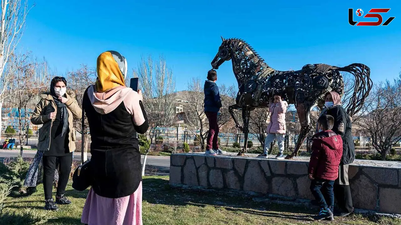 مجسمه ساز مراغه ای اسب فلزی ساخت + عکس