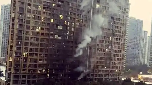 59 کشته و زخمی در آتش سوزی برج مسکونی در چین + عکس