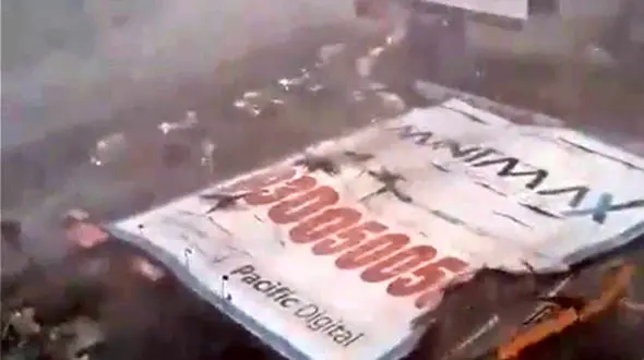 فاجعه سقوط یک بنر تبلیغاتی /۳کشته و ۵۲  زخمی  بر جا گذاشت + فیلم 