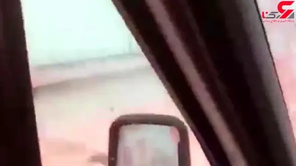 لحظه انفجار خودرو وسط بزرگراه و در میان سایر خودروها + فیلم
