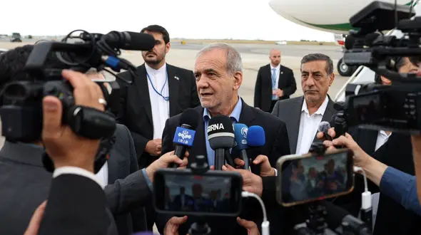 پزشکیان در فرودگاه جان اف کندی: پیام ایران برای جهان، صلح و امنیت است