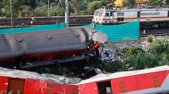 حادثه وحشتناک ریلی در هند / 11 کشته و 5 زخمی