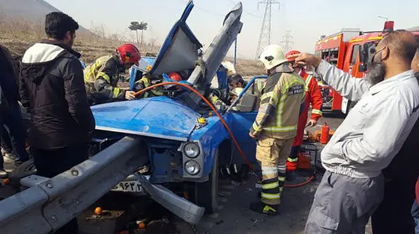 عکس باورنکردنی از نیسان شکافته شده / گاردریل خانواده تهرانی را داغدار کرد 