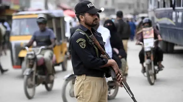 Suspected militants ambush police vehicle in northwest Pakistan and kill 5 officers
