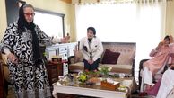 فیلم و عکس / نگاهی به چیدمان شاهانه و مجلل خانه زنده یاد سیروس گرجستانی با حضور «مریم امیرجلالی» پارتنرش/ از مبلمان سلطنتی و مدرن تا لوسترهای اعیانی و فرش اصیل ایرانی