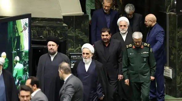  مجلس دوازدهم آغاز به کار کرد / اعضای هیأت رئیسه سنی در جایگاه مستقر شدند