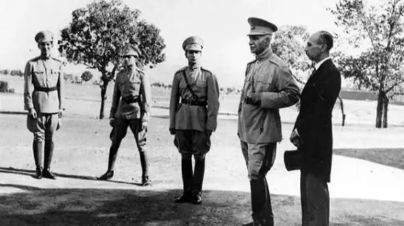 چرا رضاشاه استعفا داد؟ متن استعفای تاریخی او در شهریور ۱۳۲۰ را بخوانید