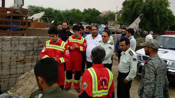 سقوط مامور پلیس به رودخانه بهمن شیر هنگام تعقیب و گریز / جستجوی پلیس آبادان  ادامه دارد +تصاویر