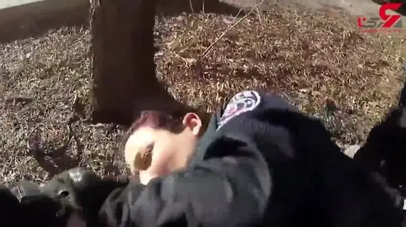 فیلم لحظه شلیک مامور پلیس به همکارش در خانه یک تبهکار