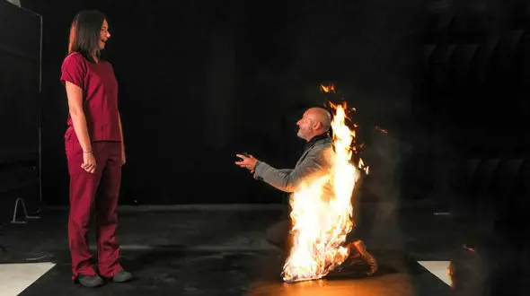 خواستگاری یک مرد سر تا پا آتش گرفته از پرستار کرونایی ها + عکس 