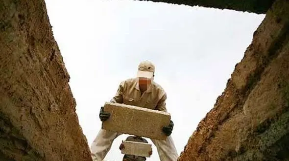 تست شبانه زنده بودن یک مرده در قبر / کارمند بهشت زهرای تهران چه کرد؟