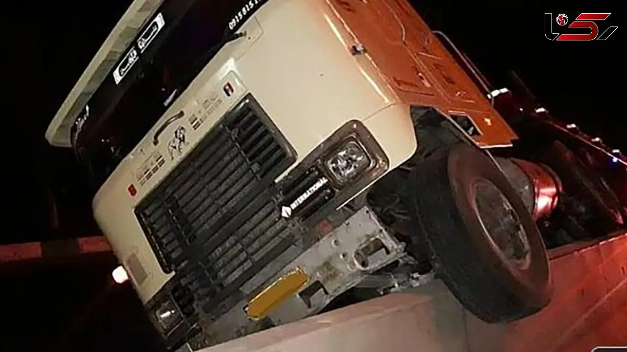 تصادف اتوبوس با تریلی در جاده «الارد» رباط کریم