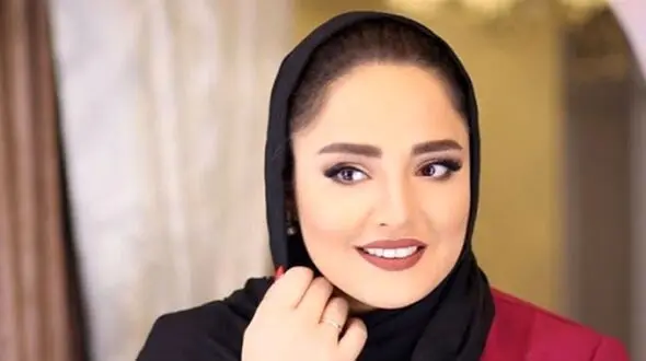 سلفی عاشقانه و زیبای علی اوجی و نرگس محمدی در راهروی خانه لوکسشان در ونک تهران/ الهی دلتون همیشه شاد باشه