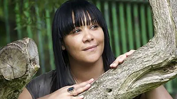 زنی که 34 ساله خوابید و 15ساله بیدار شد! + عکس