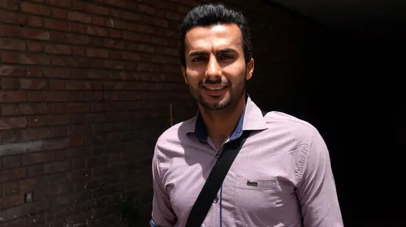 محمدحسین میثاقی از تیم مورد علاقه‌اش روی آنتن زنده رونمایی کرد