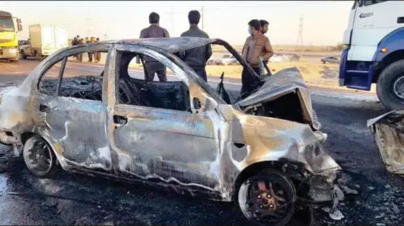  5 سرنشین پراید و ساینا زنده زنده سوختند + عکس حادثه در جاده کرمان