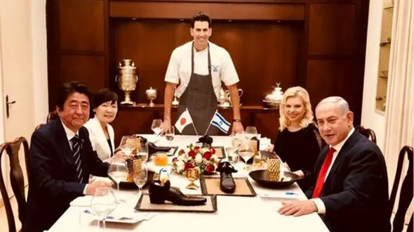 توهین نتانیاهو به نخست وزیر ژاپن با «دسر کفشی»+عکس