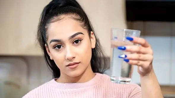 این دختر به آب آلرژی دارد+ عکس