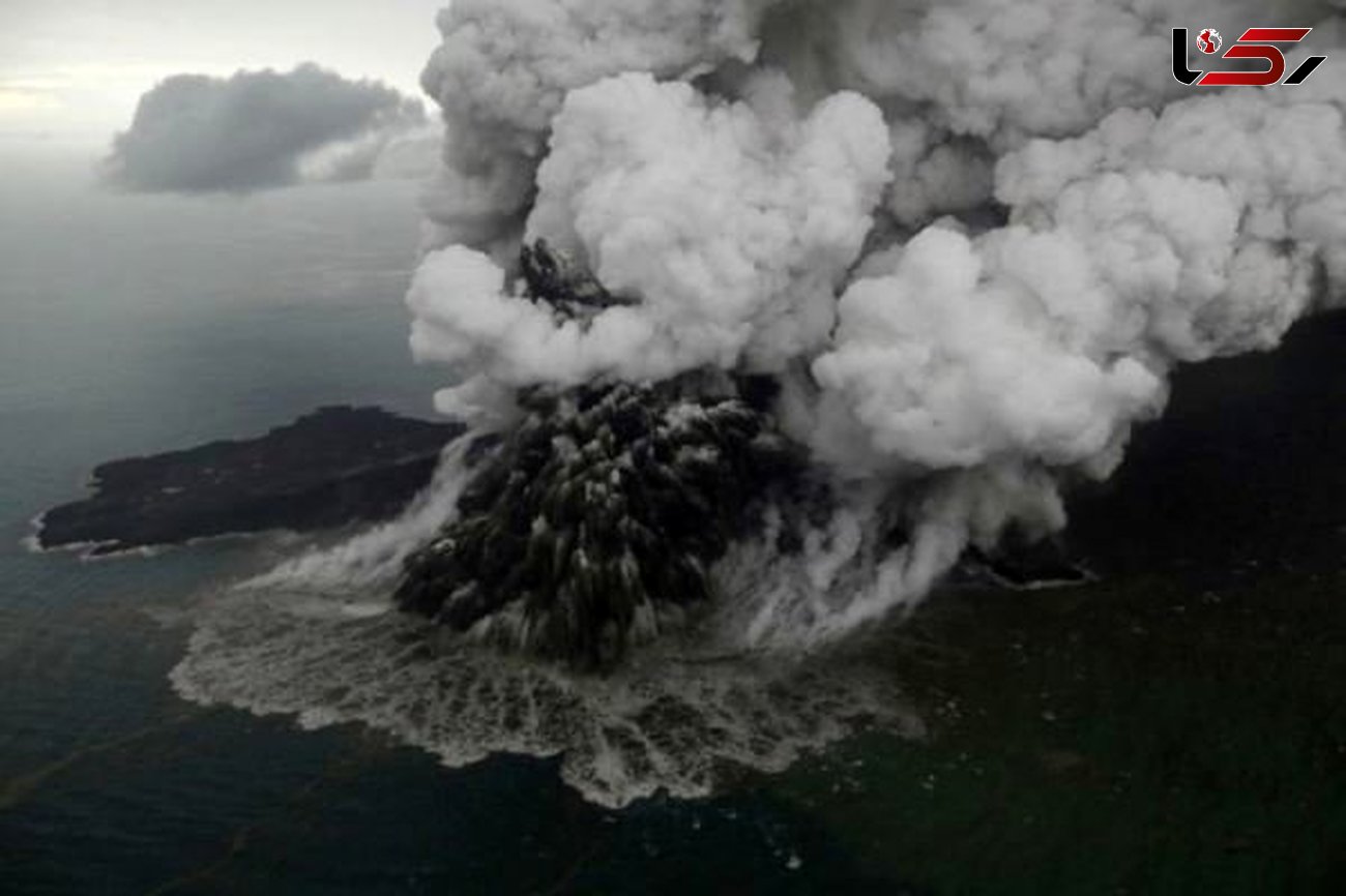 آتشفشان نیمی از جزیره اندونزی را بلعید