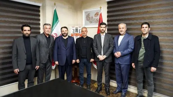 علارغم فشار هواداران چرا درویش در پرسپولیس ابقا شد؟