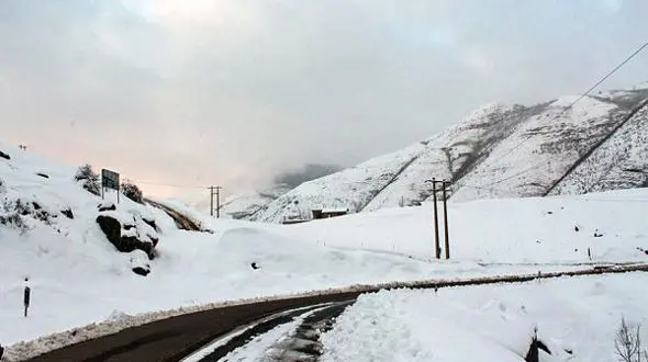 بارش برف در سواحل خزر/ غرب کشور بارانی می‌شود
