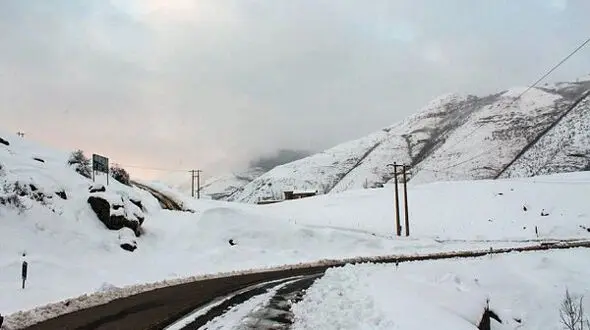 بارش برف در سواحل خزر/ غرب کشور بارانی می‌شود