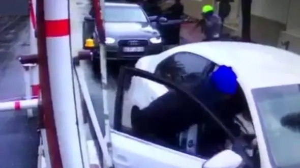 حمله چهار مرد مسلح به یک راننده زن + فیلم