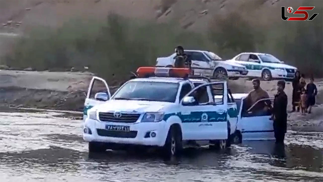فیلم دیدنی از عملیات پلیس برای نجات خانواده گرفتار در رودخانه / در ایرانشهر رخ داد