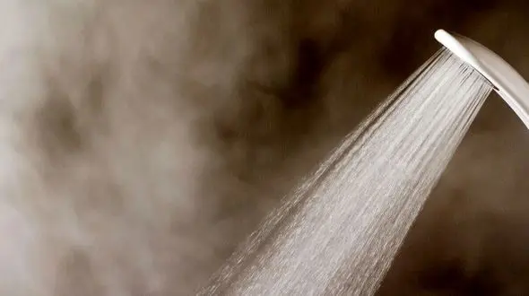 تاثیر دوش آب سرد و گرم بر بازیابی عضلات: کدام را انتخاب کنیم؟