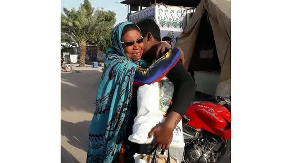 وزیر ارتباطات اشک شوق مادر یک متهم را درآورد+ عکس بی نظیر