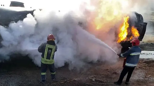 آتش سوزی بزرگ در اراضی توسعه‌ای منطقه ویژه بندر امام خمینی(ره) مهار شد