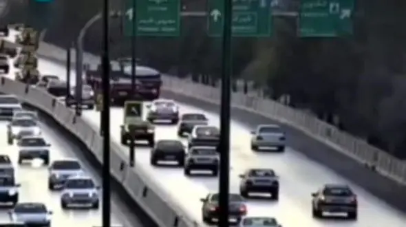 فیلم لحظه تصادف وحشتناک زانتیا در اتوبان / لایی کشیدن فاجعه آفرید