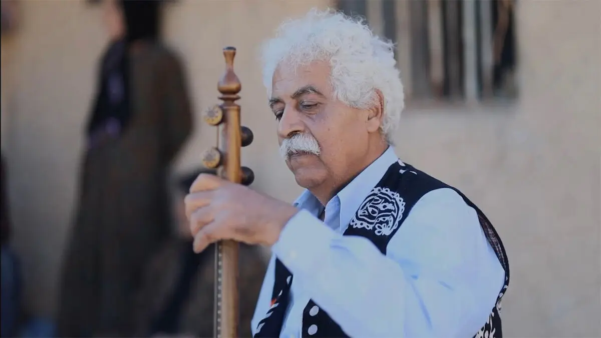 آواز محلی فرج علیپور در دورهمی خانوادگی؛ اجرای دلنشین استاد موسیقی لری