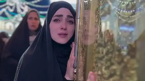 اشک‌های خانم مجری تلویزیون در حرم امام رضا