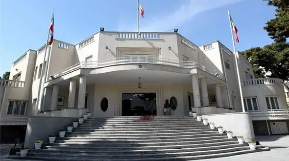 از پاسخ وزیر اقتصاد به حسن روحانی تا ابقای اسکوچیچ و قفل کودک 