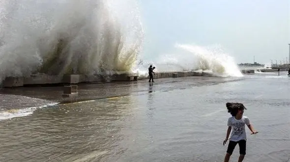 ارتفاع امواج در دریای خزر به 3 متر رسید