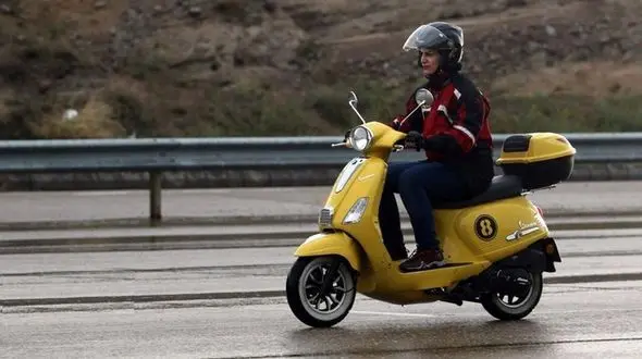 تصویب صدور گواهینامه موتورسواری برای بانوان / نحوه دریافت و آموزش از امروز