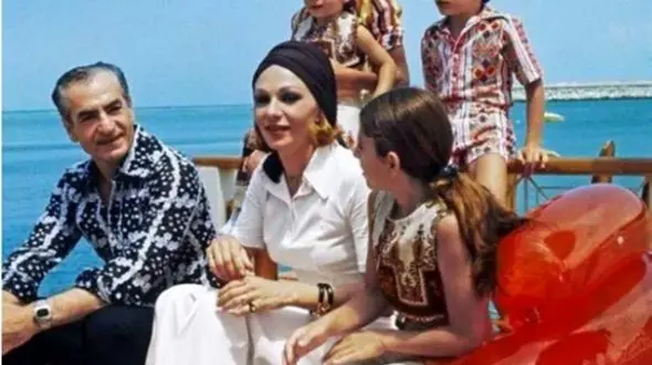 عکس سفر در زمان /  محمدرضا پهلوی و فرح دیبا  در تایلند / 2 ملکه و 2 شاه کنار هم ... / 1968 میلادی