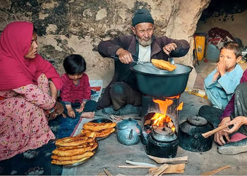 لذت آشپزی سنتی افغانستانی؛ نان و منتو در غار دورافتاده + فیلم