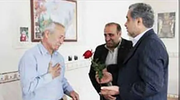 خادم رودباری کیف پر از پول توریست عرب را به او بازگرداند +عکس