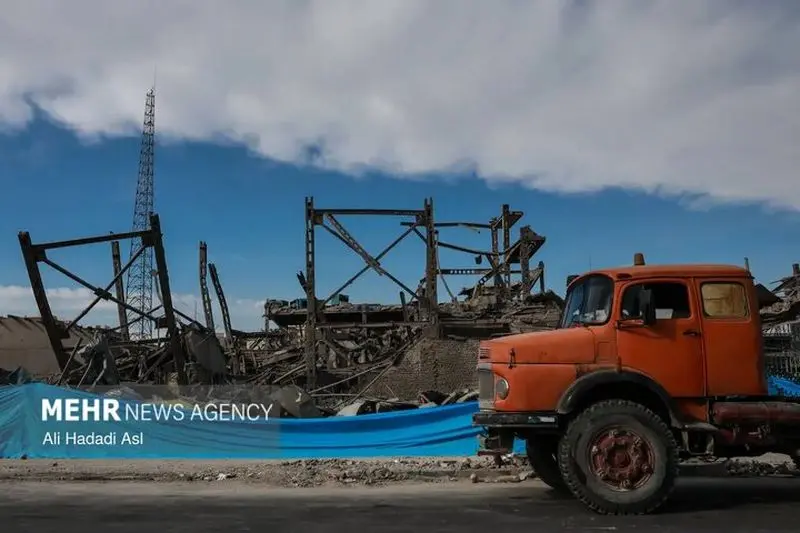 عکس هایی از حمله دشمن به کارخانه و نمایندگی ایران خودرو