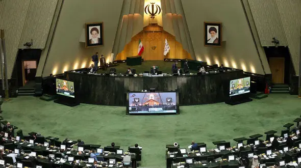 جنجال بر سر واکسن کرونا در مجلس