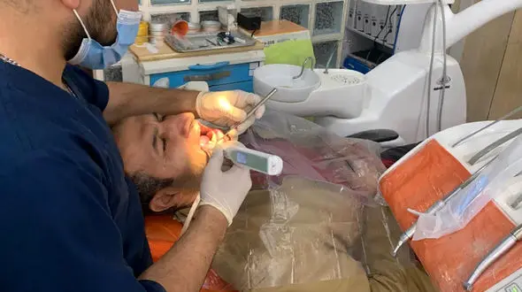 بی دندانی هم نوعی معلولیت است / یک کارمند با حقوق ۲۰ میلیون باید دستمزد یک ماهه اش را برای یک درمان ساده دندان بدهد / اغلب خانواده ها کشیدن دندان را جایگزین عصب کشی یا روکش می کنند