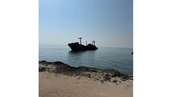 کشتی یونانیِ خسته فرو ریخت/ آیا می‌توان میراث ساحل باغو را نجات داد؟