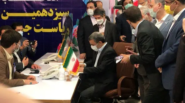 فیلم لحظه ثبت نام محمود احمدی نژاد در انتخابات 1400