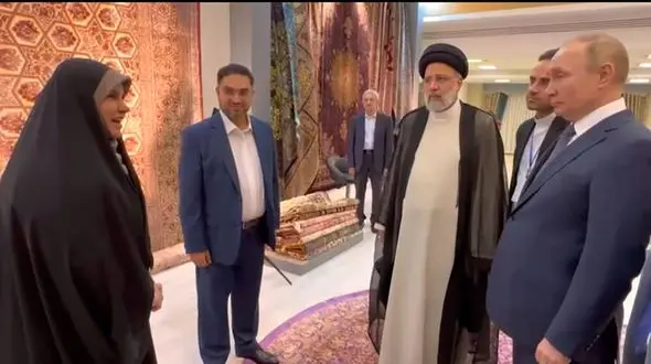 فیلم / طلا و نقره درفرش اهدایی به پوتین /  رکنا افشا می کند !